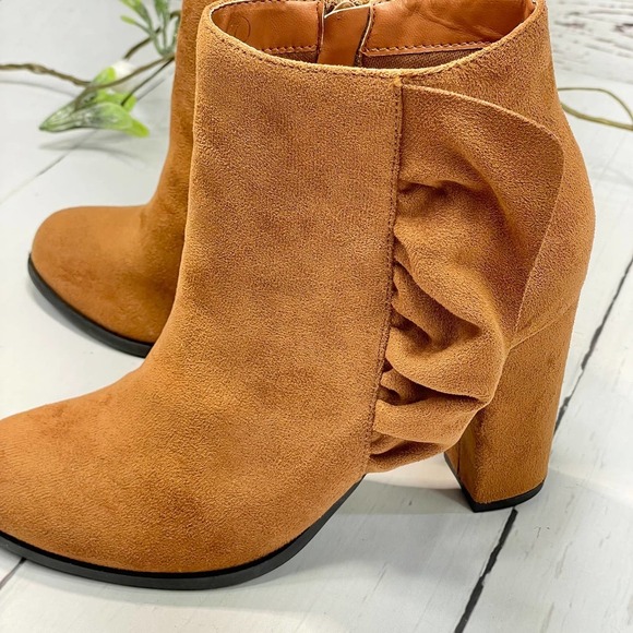 Women's Camel Ankle Boots with Ruffles (Size 7) - Picture 2 of 13